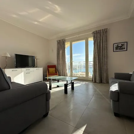 Minimal, Breezy, Coastal Chic Life Apartament