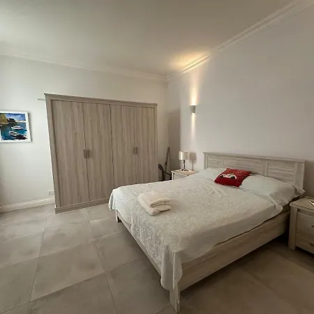 Minimal, Breezy, Coastal Chic Life *