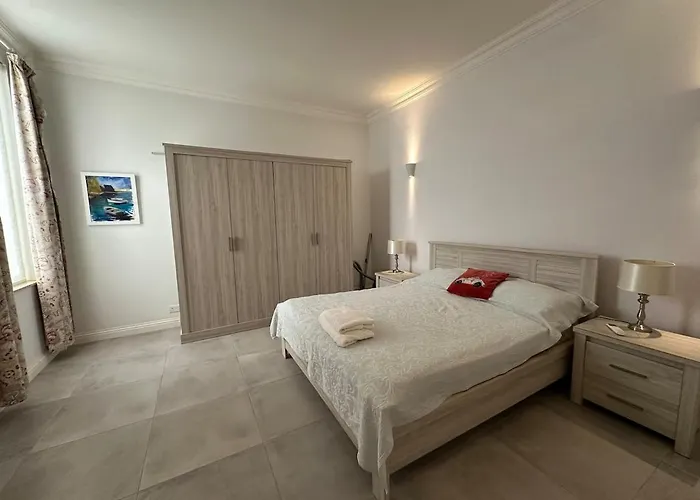 Minimal, Breezy, Coastal Chic Life *