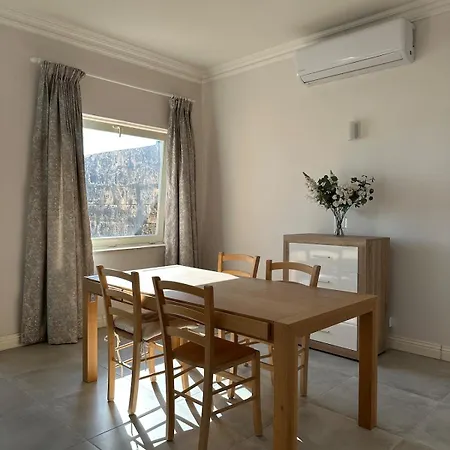 Minimal, Breezy, Coastal Chic Life * Valletta