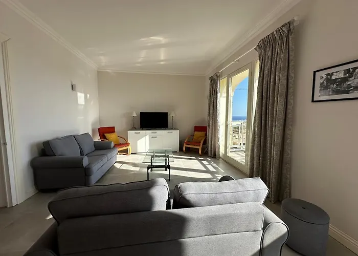 Apartment Minimal, Breezy, Coastal Chic Life *